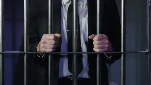 Crime en col blanc : costume d'affaires dans une cellule de prison HD