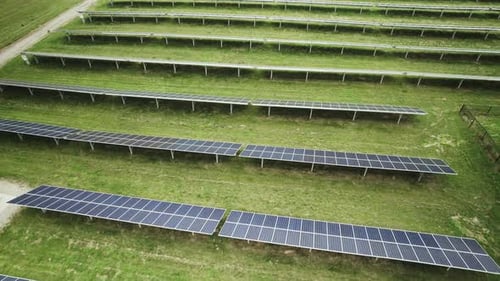 Eine große Solaranlage im Mittleren Westen