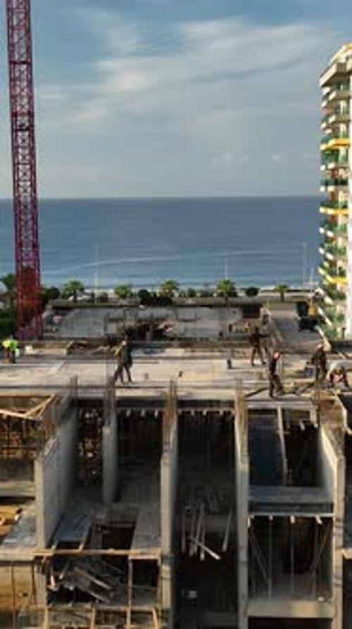 Vídeo vertical: casas residenciales en construcción: una visión de la vida futura