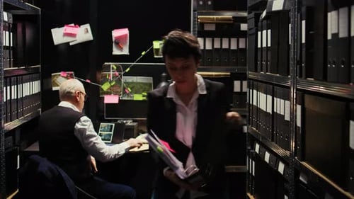 Partner auf der Suche nach neuen Fallhinweisen