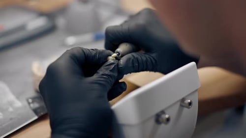 Close Up Professional Laboratory for the Production of Dental Protoses Veneers and Crowns a