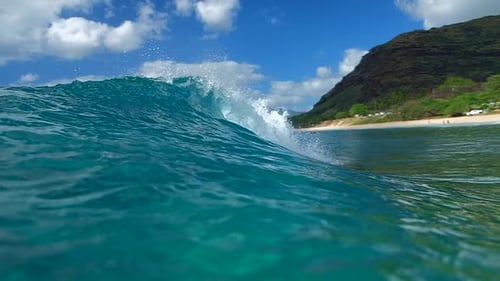 Wave breaks on the shore of Oahu island