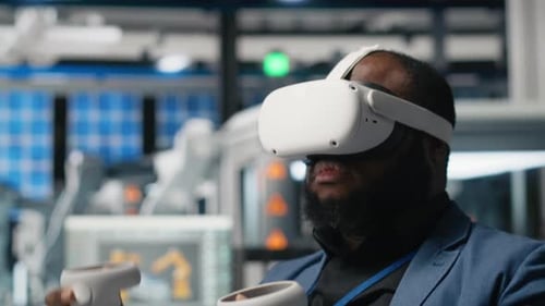 Black Photovoltaics Expert Uses VR Glasses to Assembly Digital Solar Cells