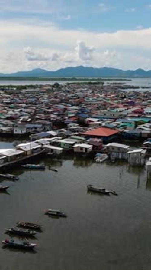 Villages de pêcheurs sur l'eau à Bornéo en Malaisie