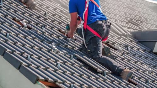 Soportes de montaje perforado para instalación de paneles de energía solar