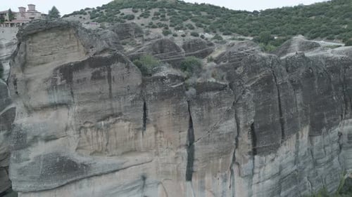 Un impresionante Vídeo de un Zumbido captura las imponentes formaciones rocosas y monasterios de Meteora (Grecia)
