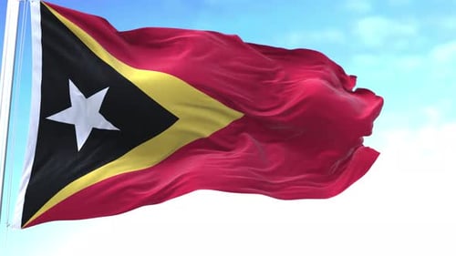 Die Flagge der Osttimor-Inseln weht am Himmel
