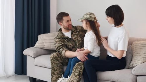 Military Man Reunites With Family on the Couch