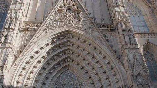 Facade Catedral de la Santa Creu Barcellona Tilt Down 4k 30fps