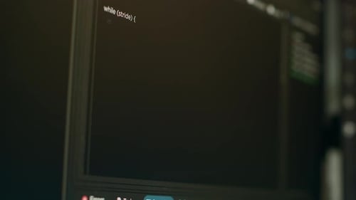 Computação em nuvem de banco de dados com código de programação no computador