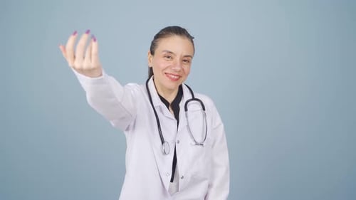 O médico estende a mão amiga.