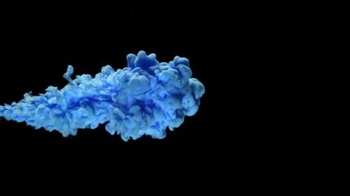 Blaue Tinte in Wasser auf schwarzem Hintergrund, gefilmt mit einer Hochgeschwindigkeitskamera mit 1000 Bildern pro Sekunde