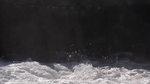 Wild water from river Aare splashing