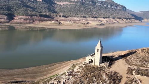 The Sau swamp is without water due to the problems of extreme dryness and lack of rain. Soil deserti