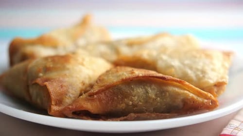 Samosa, ein beliebtes indisches Streetfood aus nächster Nähe