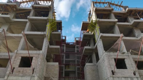 Luftbild Video Wohnungsfassade mit Metallveredelungsarbeiten