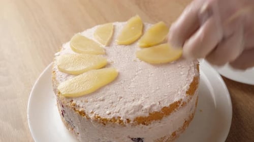 107pz. The cake is decorated with slices of pear. Making cakes.