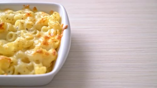 mac and cheese, macaroni pasta in cheesy sauce - American styl