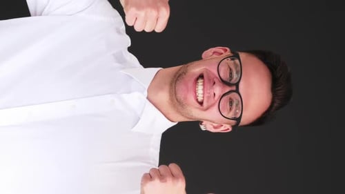 Vertikales „Gefällt mir nicht“ -Zeichen, Typ, Daumen hoch