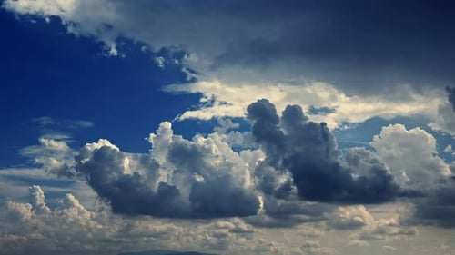 Nuages blancs gonflés et ciel bleu Time Lapse 12