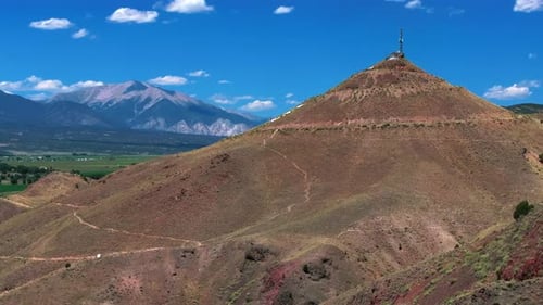 Zumbido aéreo Collegiate Peaks 14ers S Mountain Tenderfoot Hill Salida Colorado, paralaje, movimiento ascendente