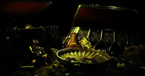 Les coffres au trésor regorgent de pièces d'or et d'objets anciens dans la pénombre