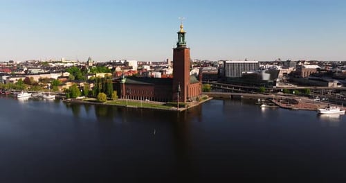 Stockholmer Rathaus — Wunderschöner Kinofilm zur Etablierung einer Drohnenaufnahme