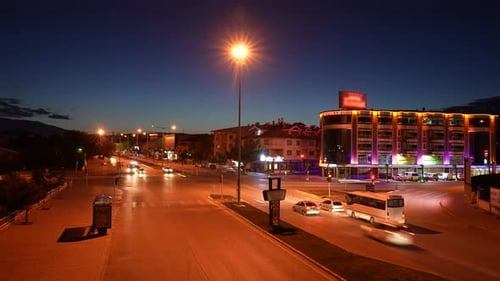Zeitraffer für Nachtverkehr in der Stadt