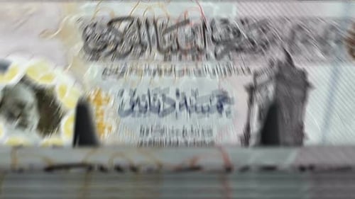 Machine à compter les dinars libyens en boucle