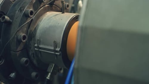 Procédé de fabrication de tuyaux en PVC avec extrudeuse industrielle
