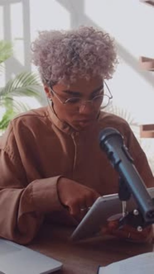 Streaming Session With African American Blogger Sharing Insights and Experiences