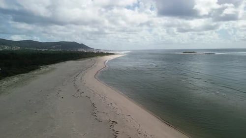 Vista aérea de la playa de Camarido, Caminha, Viana do Castelo, Portugal.