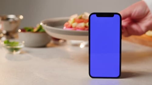 Elegante aplicación de mesa de reservas para restaurantes, aplicación telefónica de entrega con pantalla verde Chroma Key