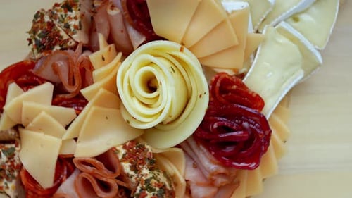 Planche à fromage et charcuterie, idée cadeau, assiette à déjeuner, effort visuel minimal