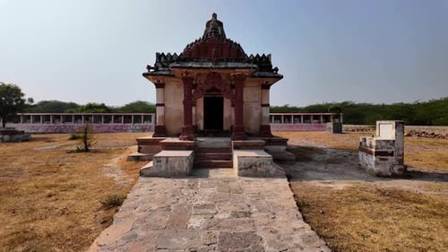 Ruines mystiques du temple jaïn, ancien symbole spirituel de Viravah à Tharparkar, au Pakistan