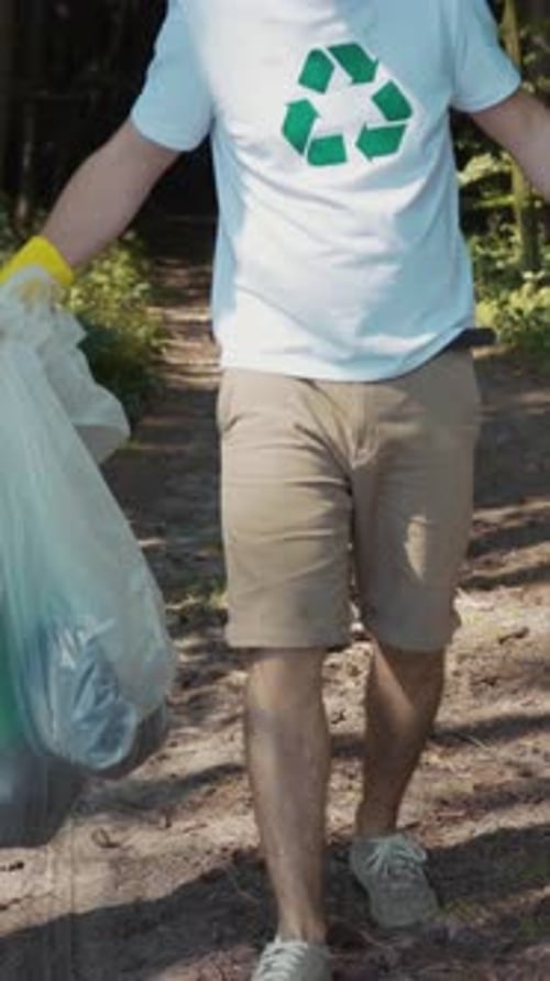 Environmental Stewardship: Participando en la Colleción de Basura para Mejorar Nuestros Espacios Naturales en Acción