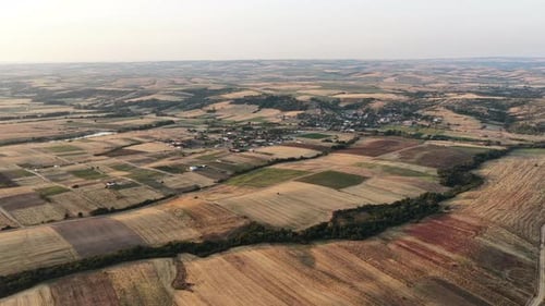 Terrain agricole à côté de la ville