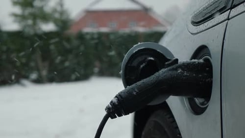 Laden von Elektrofahrzeugen im Winter