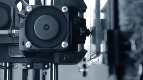 Prototype d'impression par imprimante 3D en plastique fondu : processus de création d'un modèle vertical