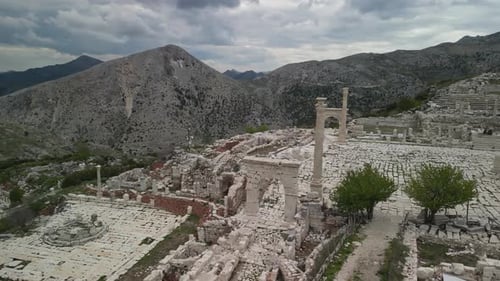 La place Sagalassos et ses arches vues d'une altitude élevée