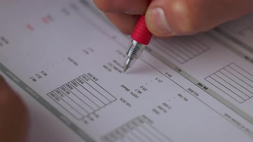 Buchhaltungsnummern, Gelddaten und Papierbudget für Finanzmanagement, Steuerüberprüfung