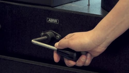 Hand Operating Lever Mechanism to Open and Close