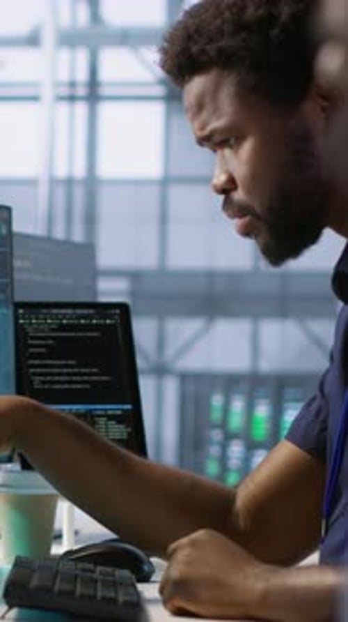Experto en aprendizaje automático de vídeo vertical en centros de datos y mantenimiento de redes empresariales