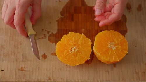 Diviser une orange en segments