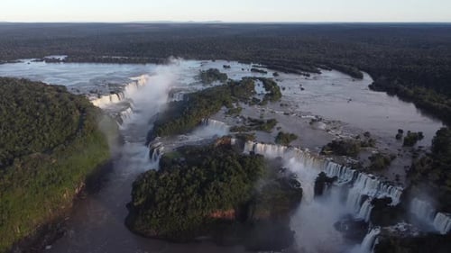 Les gigantesques chutes d'Iguazu à Argentina Misiones Parana