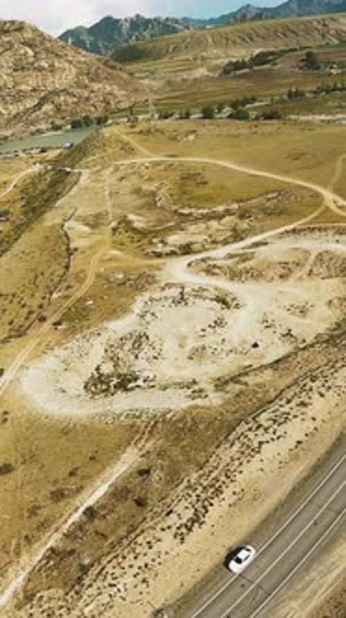 La rivière Serpentine serpente dans la vallée