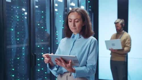 A Skilled Professional Specializing in Data Center Management and Digital Innovation Solutions