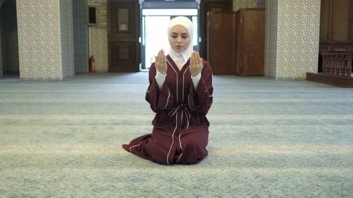 Peaceful Girl Worship