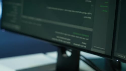 Les écrans d'ordinateur soutiennent les performances du serveur, le flux de travail avec un moniteur d'ordinateur pour les performances