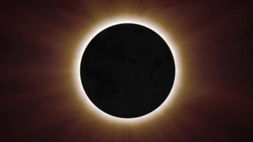 Mondfinsternis: Sonne und Mond